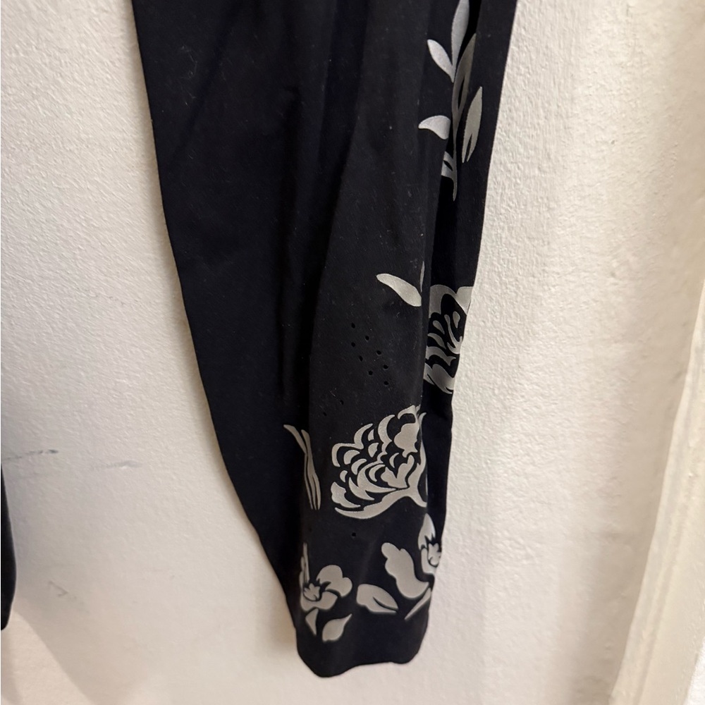 Athleta Black Elation Eyelet 7/8 Leggings - Picture 7 of 9